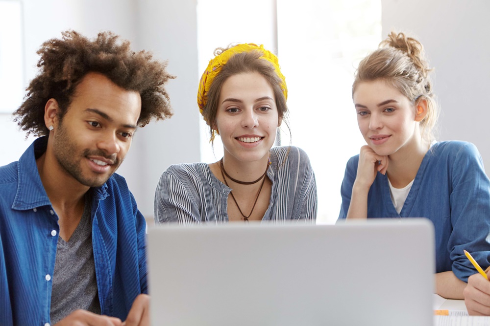 Crie cursos e videoaulas para desenvolver equipes de trabalho